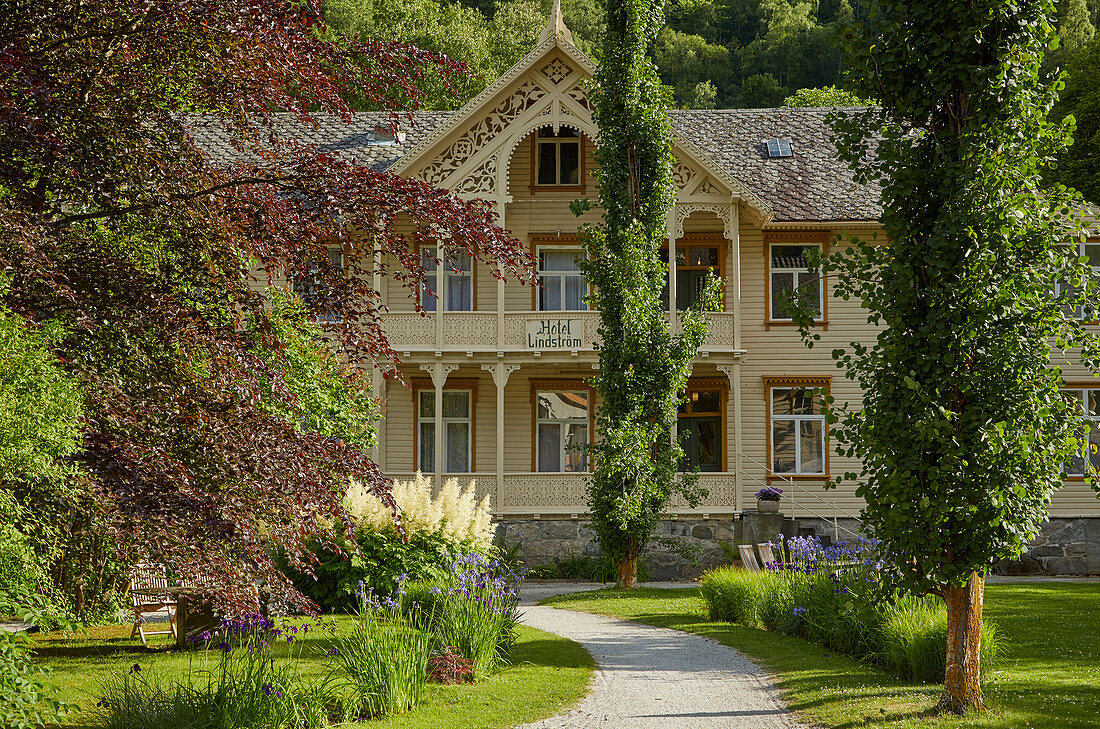 Hotel Lindström, Traditionelles Holzhaus in Laerdalsöyri (Laerdal), Sogn og Fjordane, Norwegen, Europa