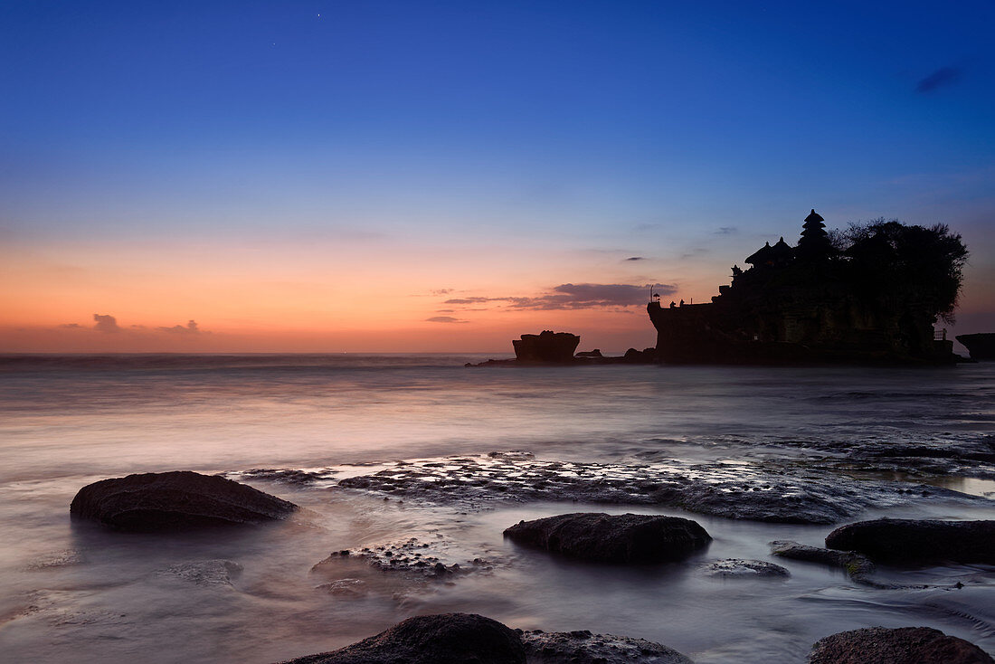 The tide sets in at the Tanah Lot temple in the evening, Bali, Indonesia, Southeast Asia, Asia