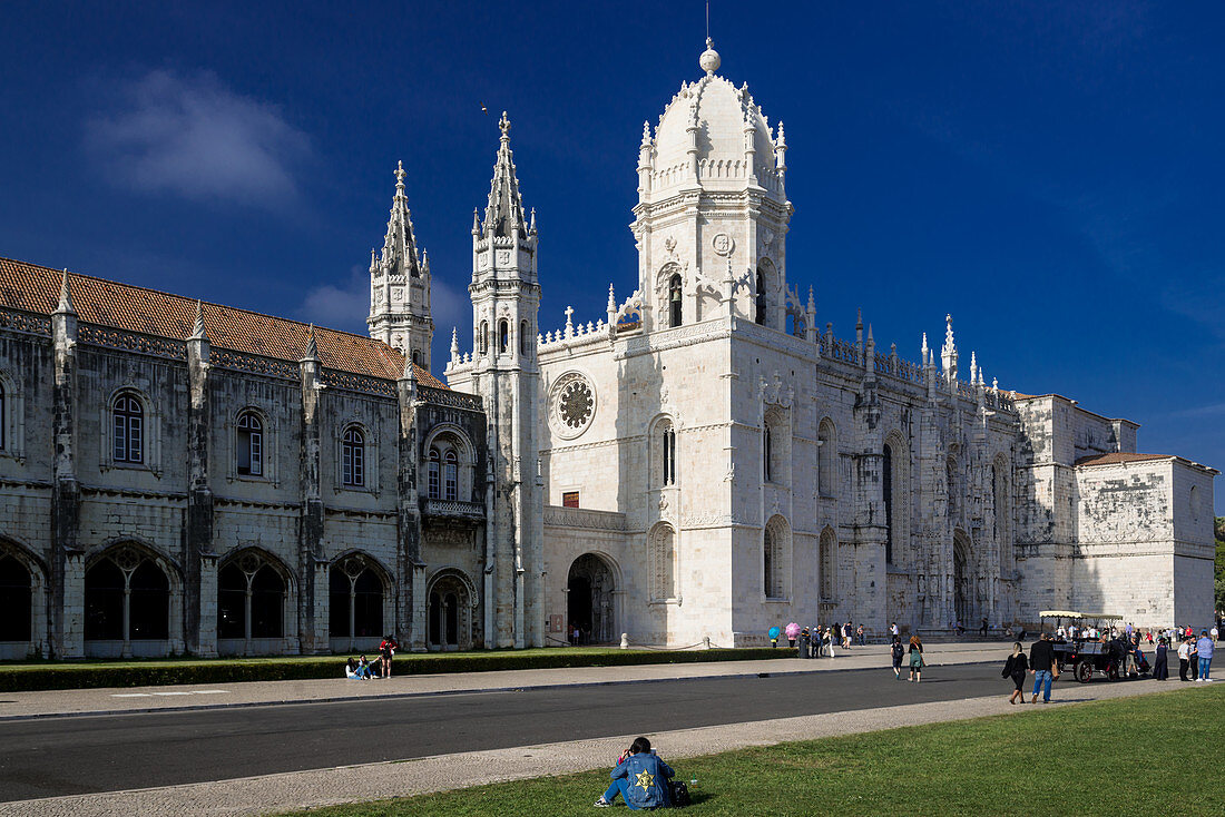 Die reichverzierte Kalksteinfassade des Mosteiro dos Jeronimos, Belem, Lissabon, Portugal