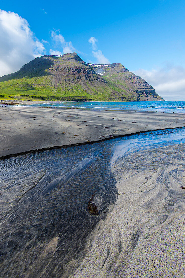 Skalaviki beach neat Boulungarvik, Westfjords. Iceland