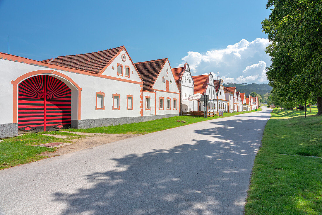 Fassade der Häuser im historischen Dorf Holasovice, Gemeinde Jankov, Ceske Budejovice, Tschechische Republik, Europa