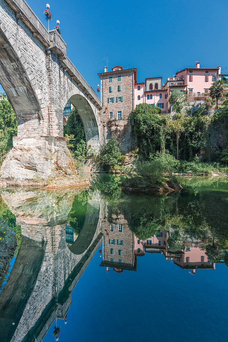 Die Teufelsbrücke (Ponte del Diavolo) am Fluss Natison, Cividale del Friuli, Udine, Friaul Julisch Venetien, Italien, Europa