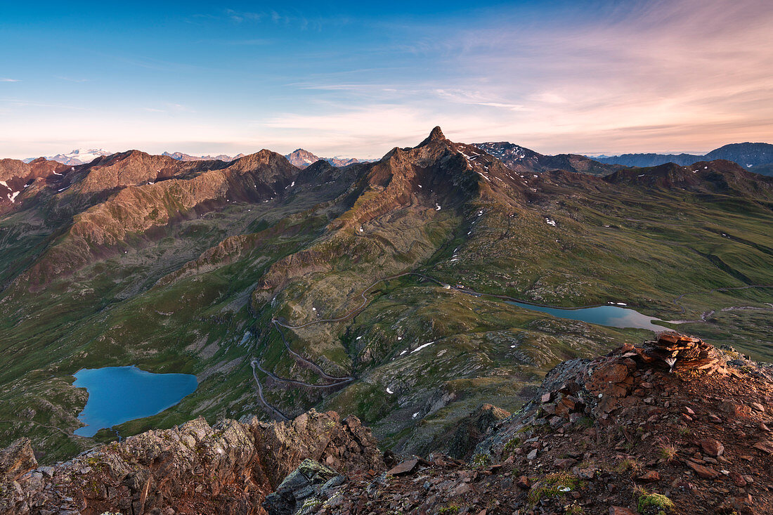 Sonnenaufgang von der Spitze des Mount Gaviola, Gavia Pass in der Lombardei, Italien