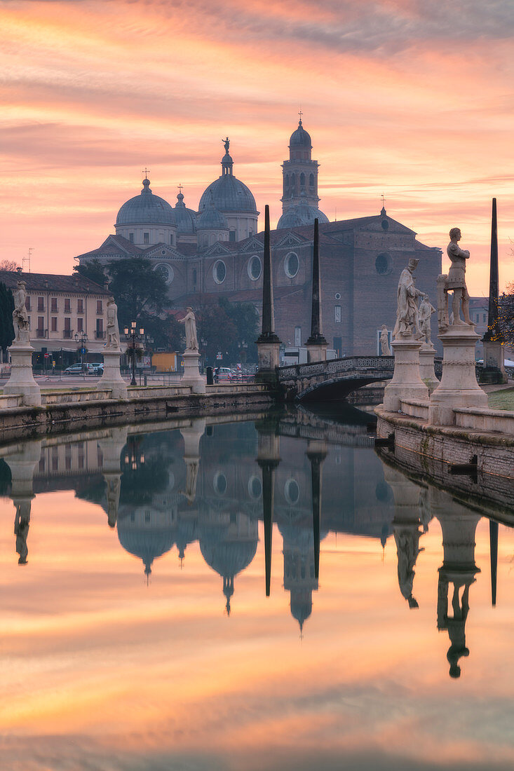 Sonnenaufgang von Prato della Valle, Padua, Italien Veneto Bezirk, Europa.