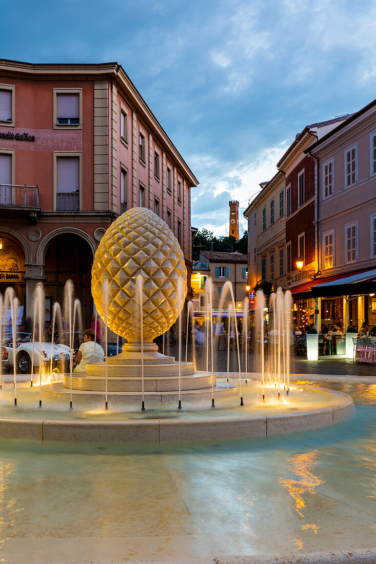 Brunnen im Gangagelli-Platz Santarcangelo di Romagna, Rimini, Emilia Romagna, Italien