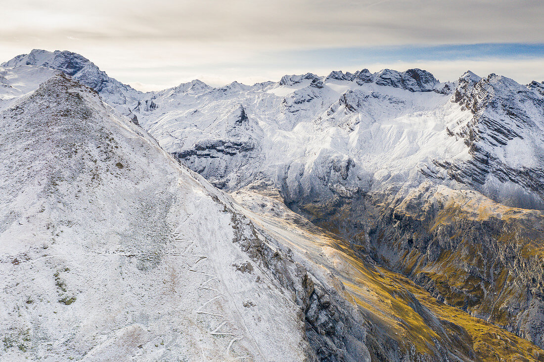 Cresta di Reit und Ables Pass im Herbst, Luftaufnahme, Braulio-Tal, Bormio, Valtellina, Provinz Sondrio, Lombardei, Italien