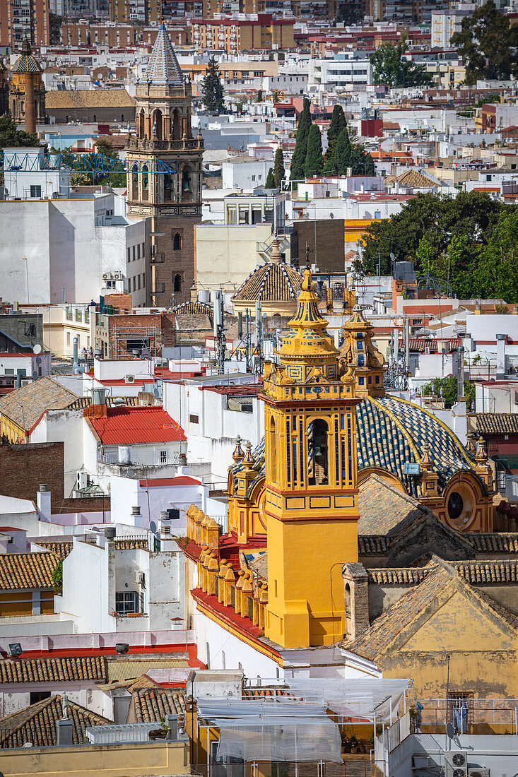 Eine hohe Aussicht auf Sevilla vom Giralda Tower. Kathedrale von Sevilla, Sevilla, Andalusien, Spanien