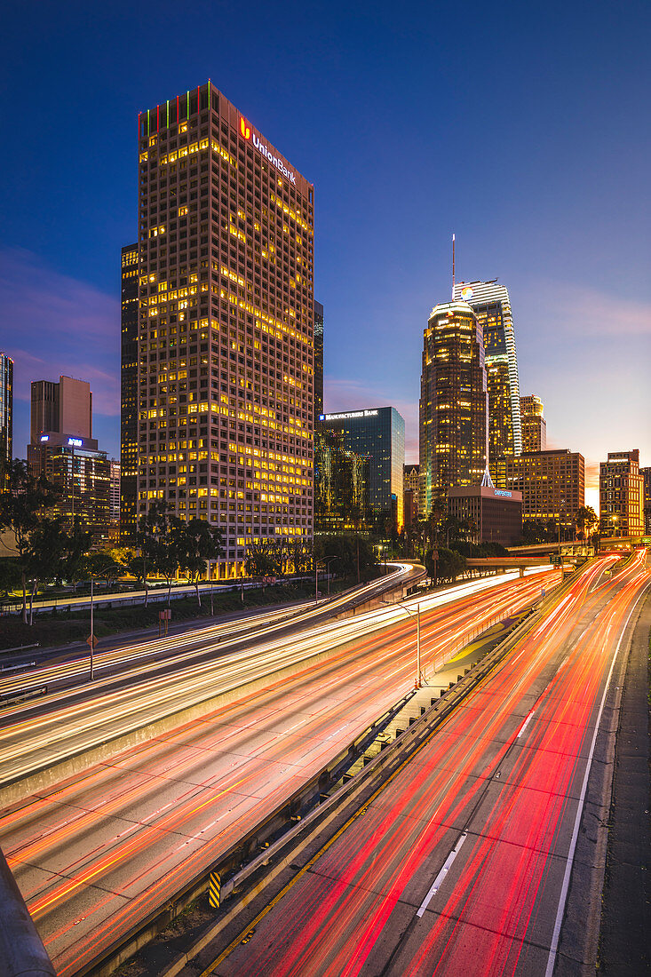 Los Angeles Downtown und seine Autobahnen. Los Angeles, Kalifornien, USA