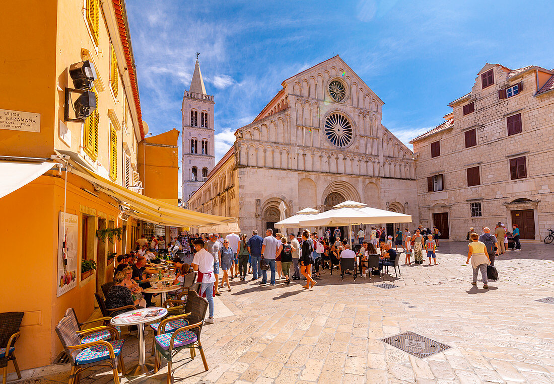 View of busy restaurant and Cathedral of St. Anastasia, Zadar, Zadar county, Dalmatia region, Croatia, Europe