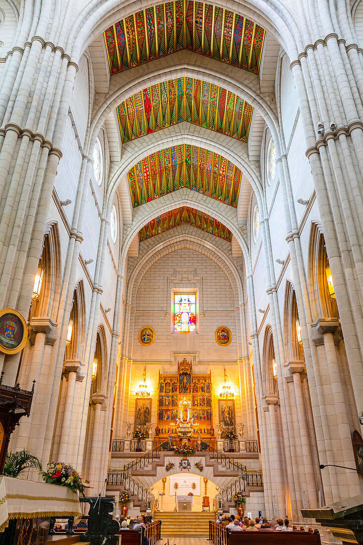 Innenraum der Kathedrale von Almudena, Madrid, Spanien, Europa