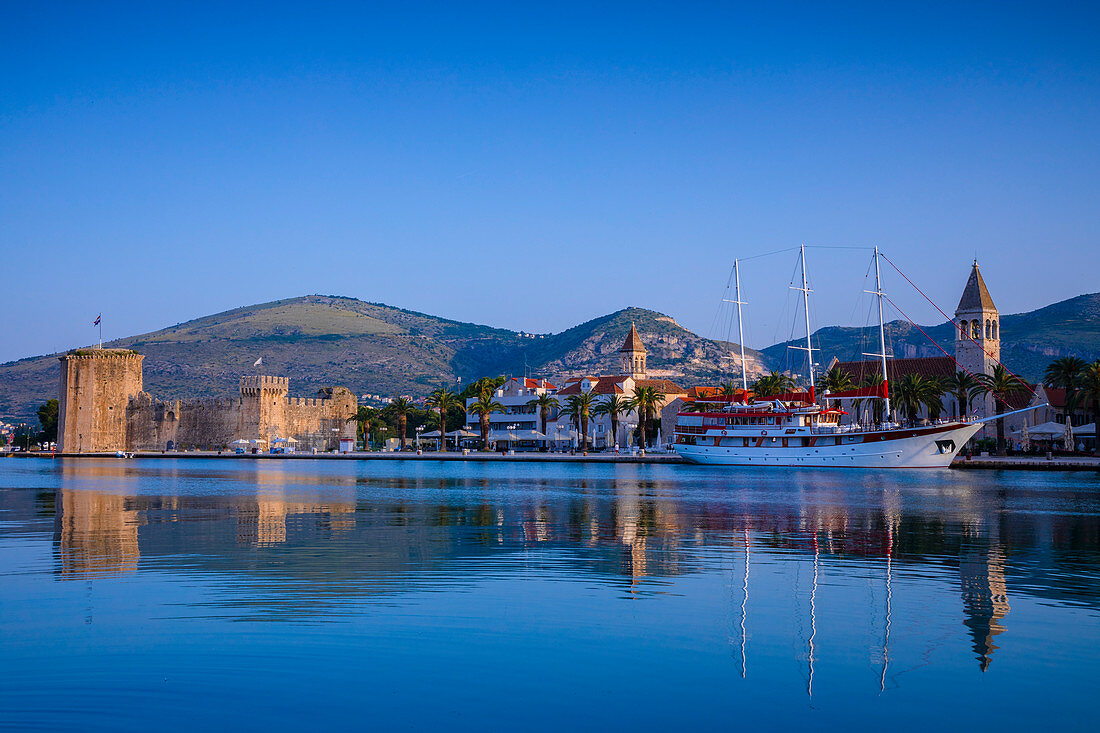 Trogir Hafen, Trogir, UNESCO-Weltkulturerbe, dalmatinische Küste, Kroatien, Europa