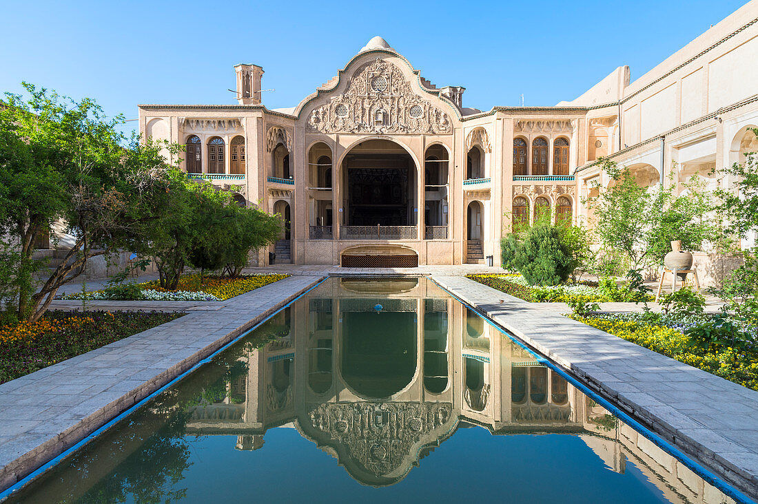 Borujerdi House, Courtyard and pond, Kashan, Isfahan Province, Islamic Republic of Iran, Middle East