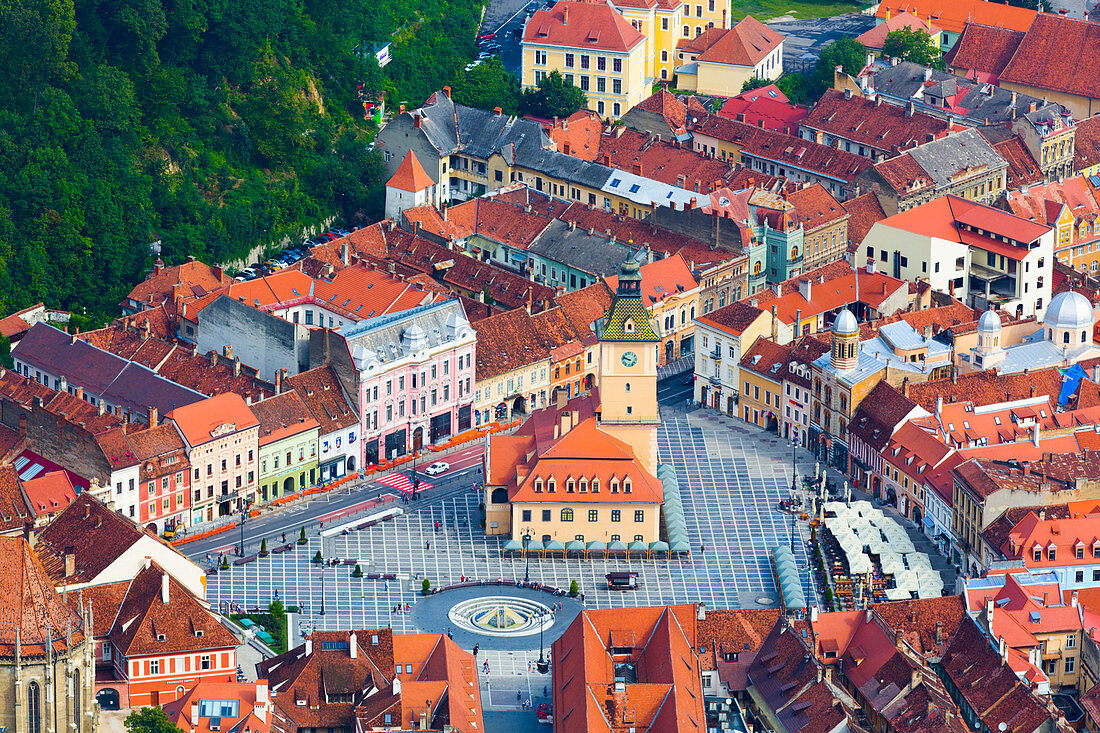 Piata Sfatului (Council Square), Brasov, Transylvania Region, Romania, Europe