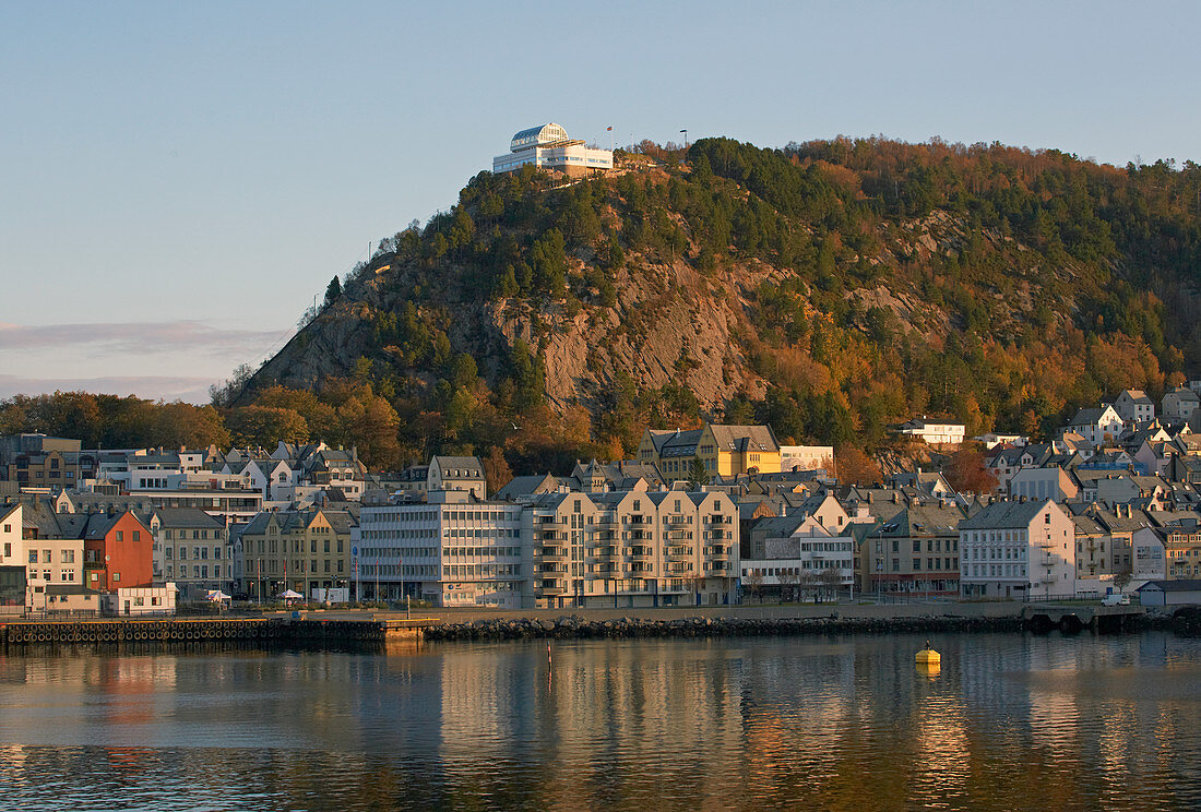 Blick auf Alesund mit Aussichtsberg Aksla, Provinz Möre og Romsdal, Vestlandet, Norwegen, Europa
