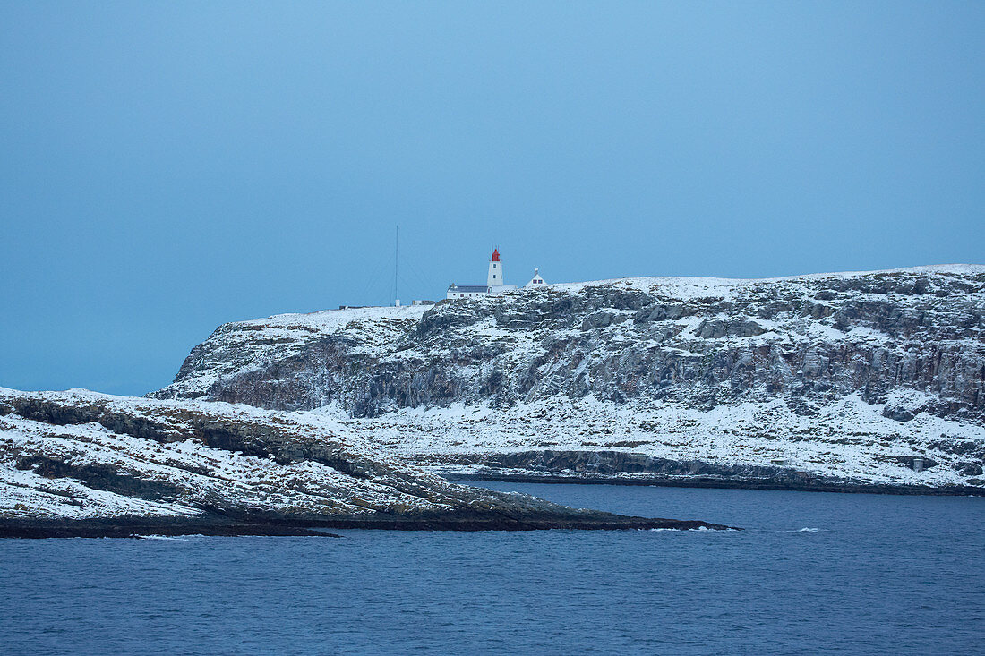 Blick auf Leuchtturm von Vardö, Insel Hornöya, Barentssee, Provinz Finnmark, Norwegen, Europa