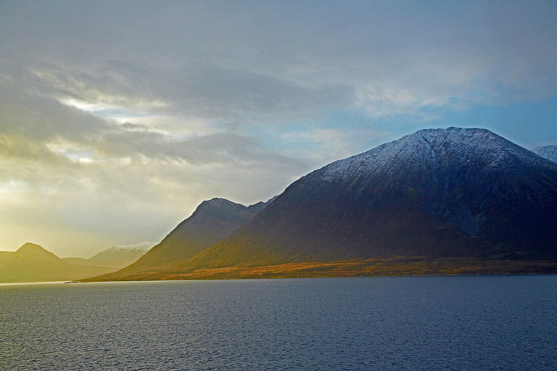 Snow-covered mountains near Risöyhamn, Risöysundet, Vesteralen, Andöya, Nordland, Norway, Europe