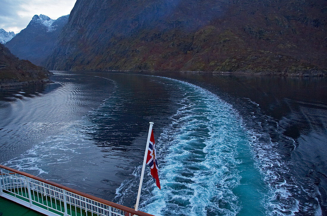 Abendstimmung im Trollfjord, Hurtigruten, Nordland, Lofoten, Norwegen, Europa