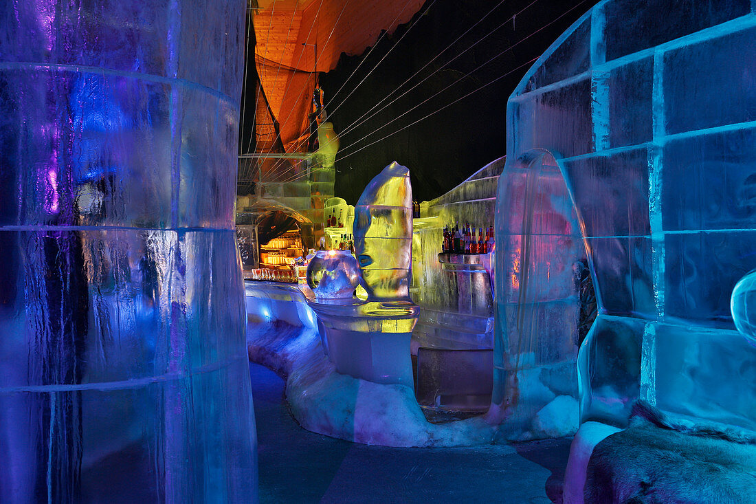 Bar Galerie Magic Ice im Hafen von Svolvaer, Vestfjorden, Vestfjord, Provinz Nordland, Lofoten, Norge, Norwegen, Europa