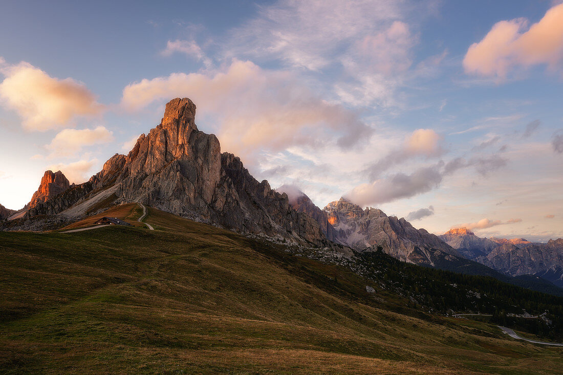 Passo Giau bei Sonnenuntergang, Belluno, Dolomiten, Italien, Europa