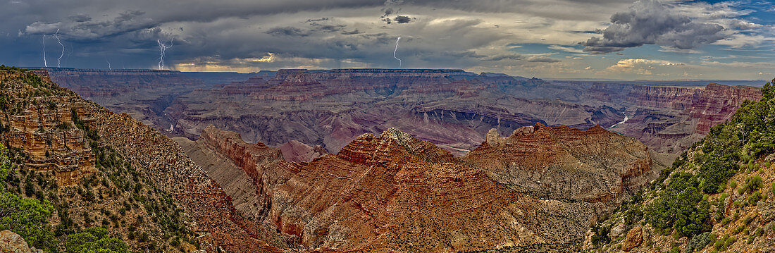Ansicht des Grand Canyon westlich von Navajo Point mit einem Sturm, der aus dem Westen, Arizona, Vereinigte Staaten von Amerika, Nordamerika hereinrollt