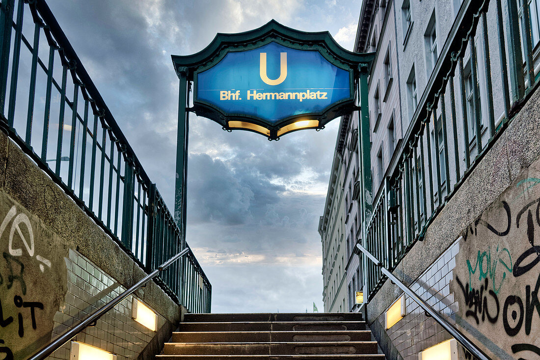 U-Bahn Hermannplatz, Neukölln, Berlin, Deutschland