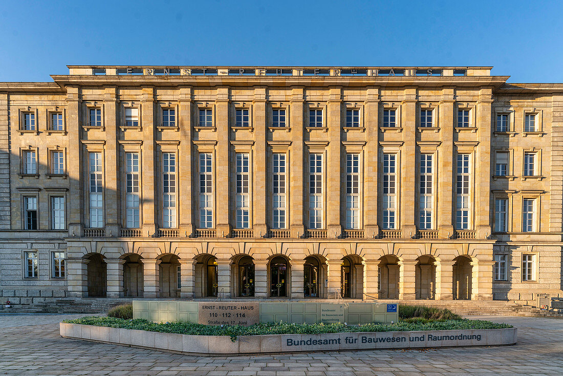 Ernst-Reuter-Haus, Bundesamt für Bauwesen und Raumordnung, Tiergarten, Berlin, Deutschland