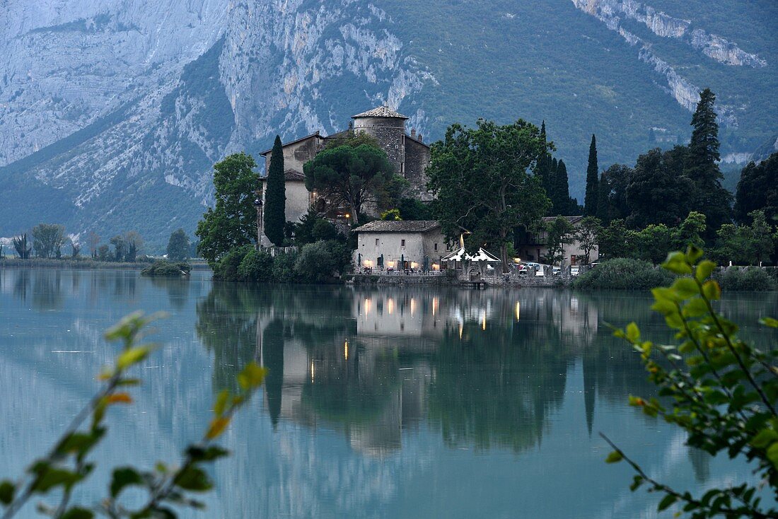 Castel Toblino, Burg am Tobliner See, Trentino, Italien