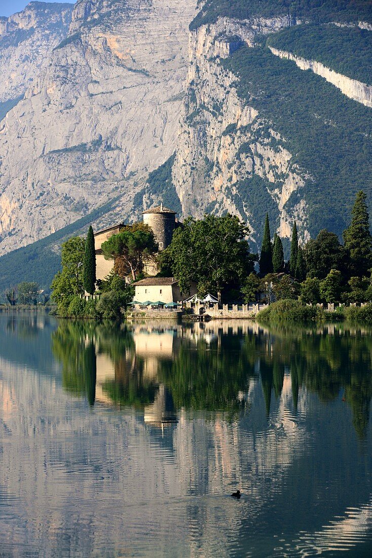 Castel Toblino, Burg am Tobliner See, Trentino, Italien