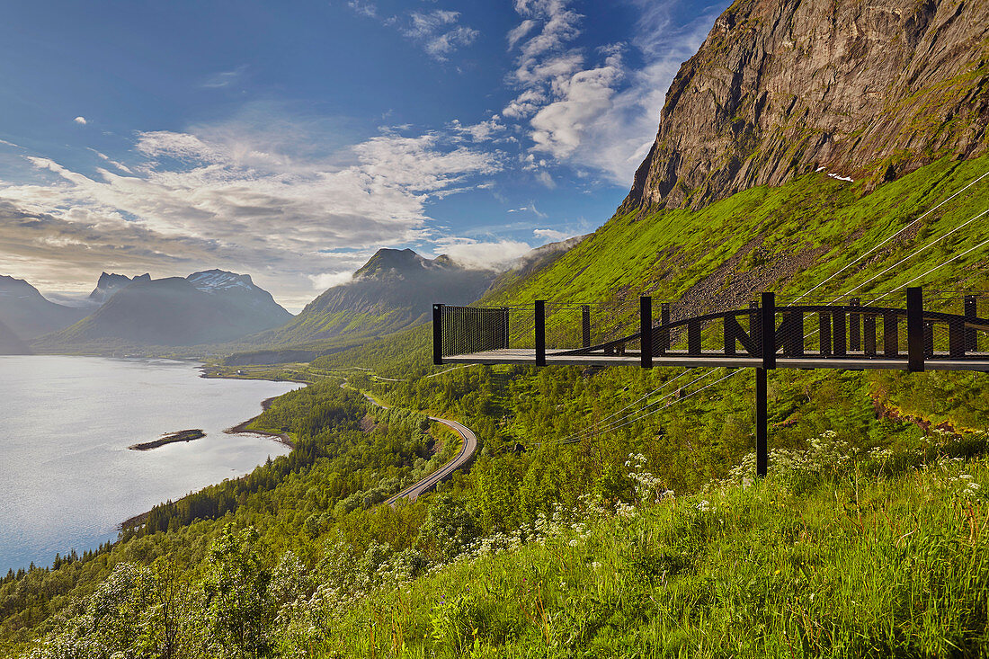 Blick vom Skaland - Viewpoint auf den Bergsfjorden, Insel Senja, Troms, Norwegen, Europa