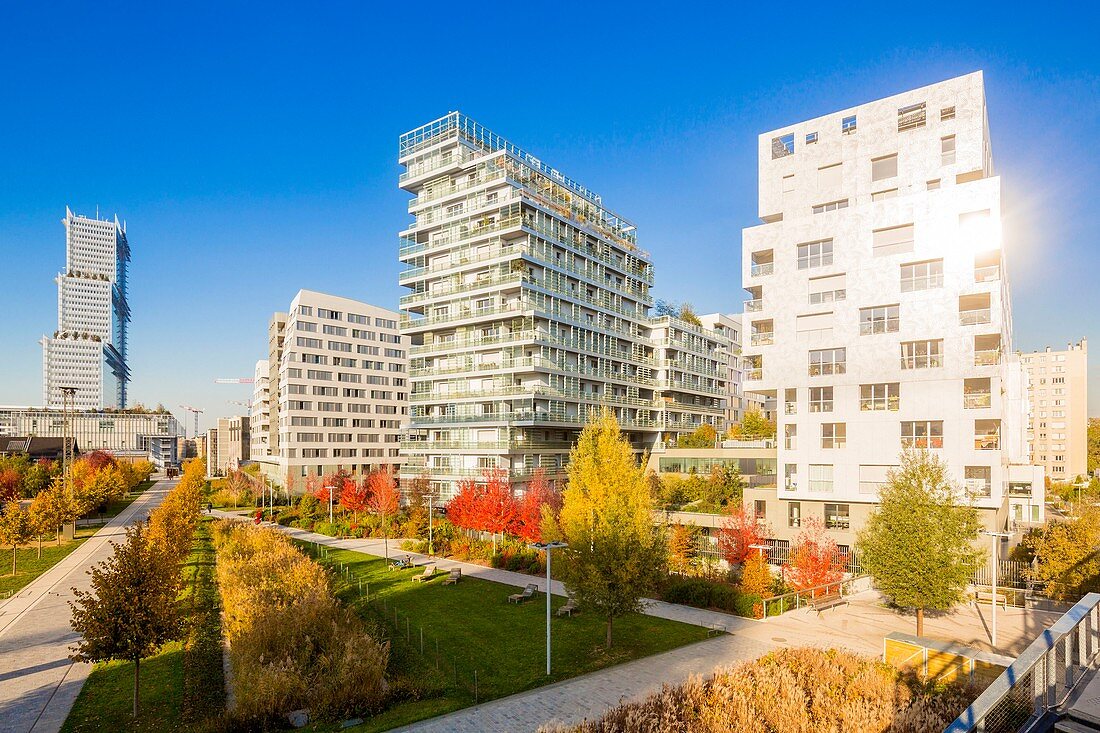 France, Paris, Quartier des Batignolles, Martin Luther King Park in the autumn, redeveloped on former SNCF property