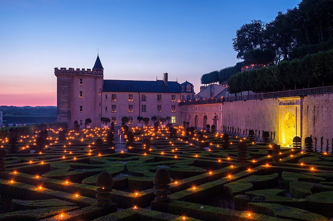 Frankreich, Indre et Loire, Loiretal, das von der UNESCO zum Weltkulturerbe erklärt wurde, Schloss und Gärten von Villandry, erbaut im 16. Jahrhundert im Renaissancestil, Nacht der tausend Feuer