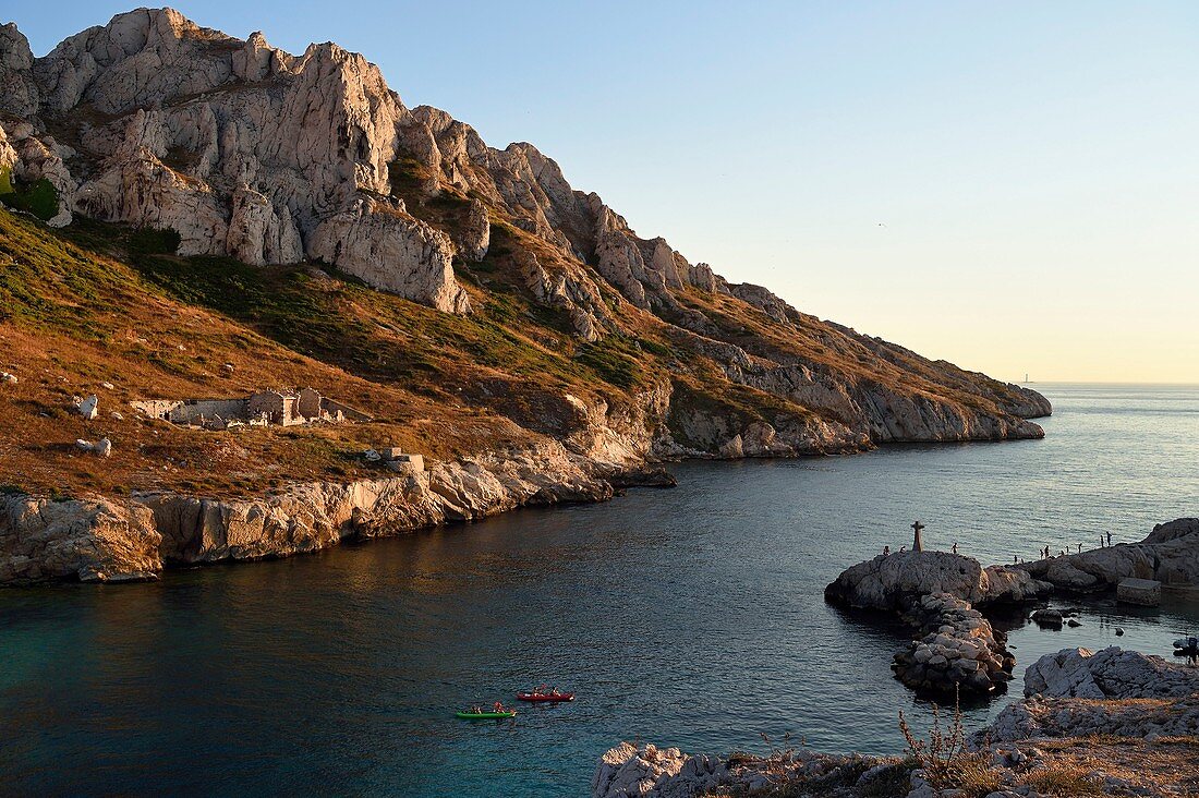 France, Bouches du Rhone, Marseille, National Park of the Calanques, Les Goudes, Passages des Croisettes, the cliffs of the Ile Maire (request for authorization necessary before publication)