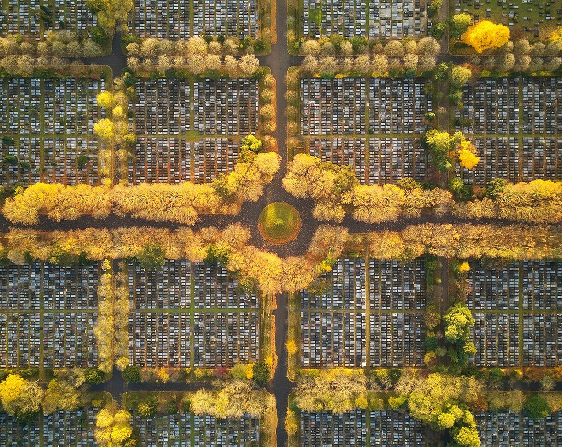 Frankreich, Hauts de Seine, Bagneux, Bagneux cimetery (Luftaufnahme)