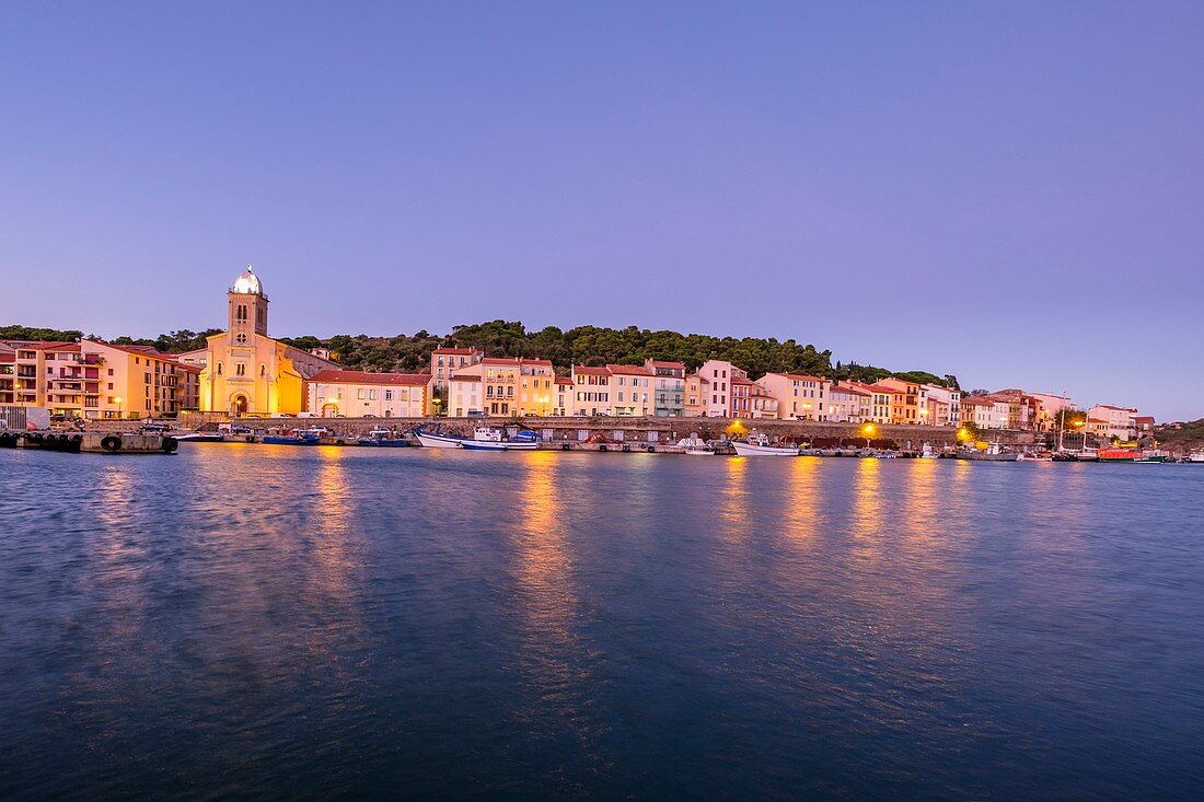 France, Pyrenees Orientales, Cote Vermeille, Port-Vendres, the harbour, quai du Fanal and Notre-Dame de Bonne-Nouvelle church