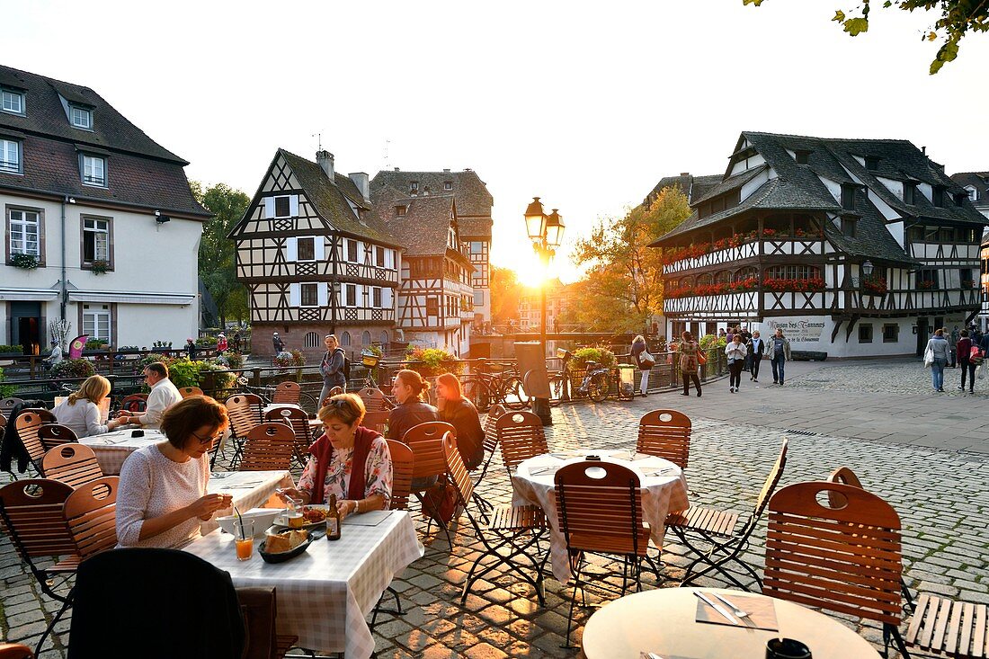 Frankreich, Bas Rhin, Straßburg, Altstadt, die von der UNESCO zum Weltkulturerbe erklärt wurde, der Petite France District mit dem Restaurant Maison des Tanneurs