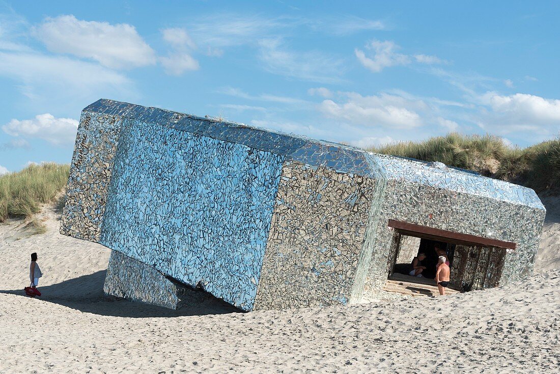 Frankreich, Nord, Leffrinckoucke, Blockhaus &quot,Spiegelundquot;, Werk des anonymen Künstlers