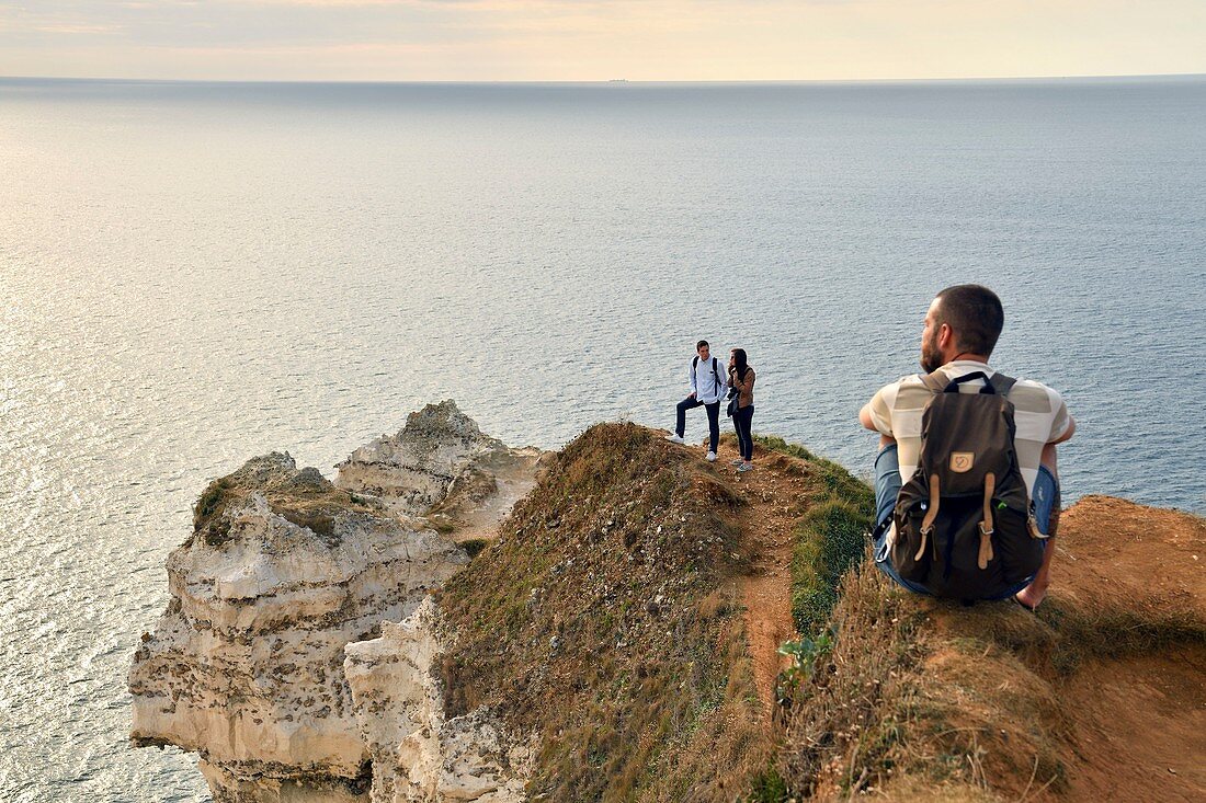 Frankreich, Seine Maritime, Pays de Caux, Côte d'Albatre (Alabasterküste), Etretat, die Aval-Klippe, die Manneporte