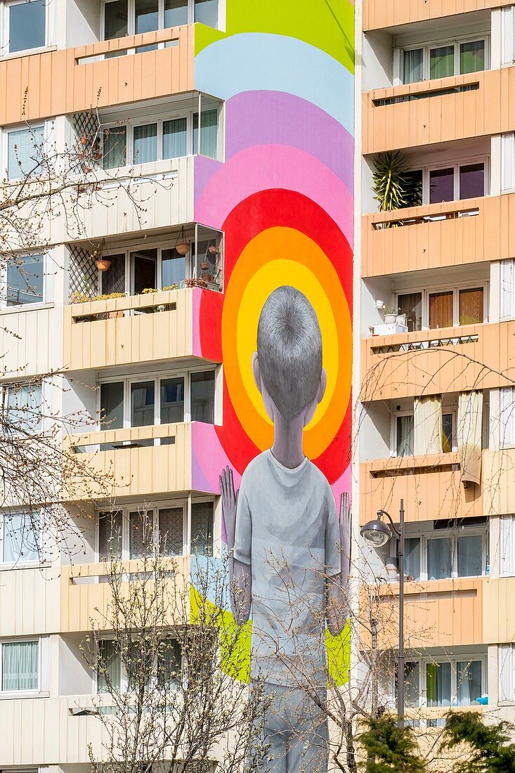 France, Paris, 13th district, Street Art, the work Bambin in shorts of the artist ©Julien Seth Malland