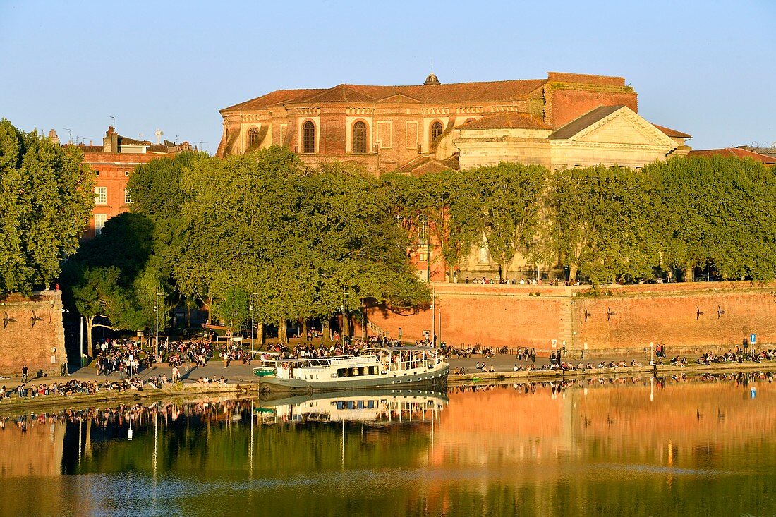 France, Haute Garonne, Toulouse, Garonne banks, Quai de la Daurade and Notre Dame de la Daurade basilica