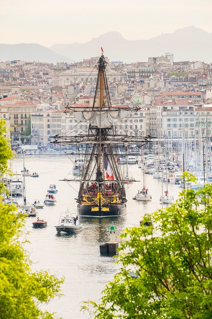 France, Bouches du Rhone, Marseille, Vieux-Port (Old Harbour) the replica Hermione leaves Marseille after a 4 days mooring from 12 to 15th april 2018 leaves Marseille on the 16th