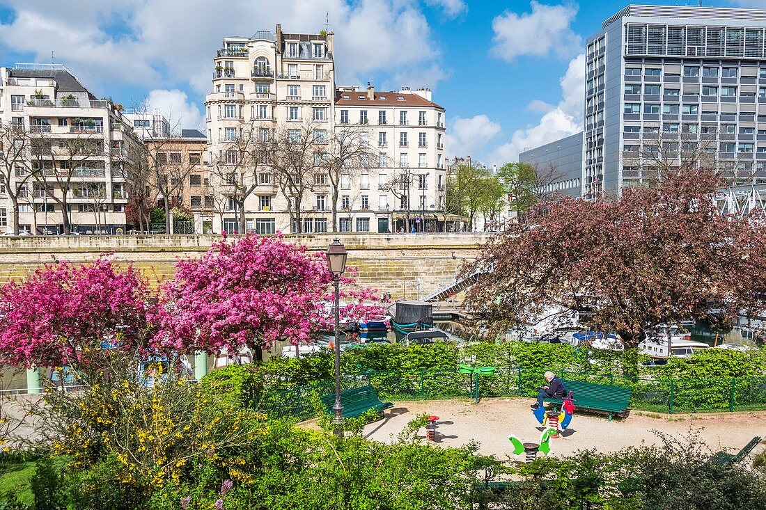 Frankreich, Paris, Port de l'Arsenal oder Bassin de l'Arsenal verbinden den Canal Saint-Martin mit der Seine, die früher ein Warenhafen war und seit 1983 ein Yachthafen ist