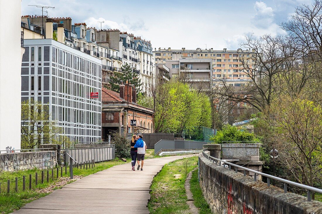 France, Paris, the Little Belt of the 15th is a former 36 km railway line built around Paris during the Second Empire (1852-1869) and is now a pedestrian promenade