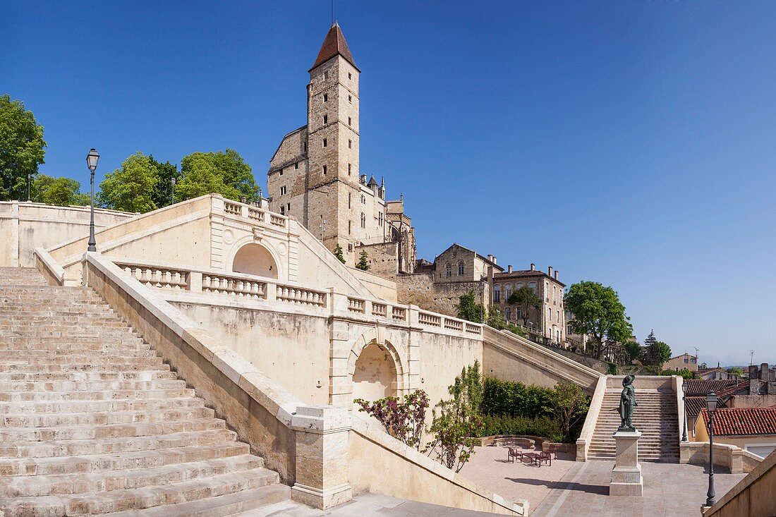 Frankreich, Gers, Auch, Halt auf dem El Camino de Santiago, der Tour d'Armagnac und dem Escalier Monumental