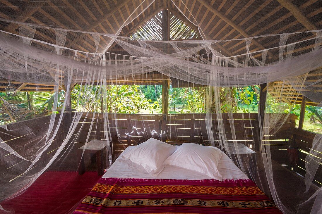 France, French Guiana, Kourou, resting hut with kingsize bed and mosquito net, Wapa Lodge