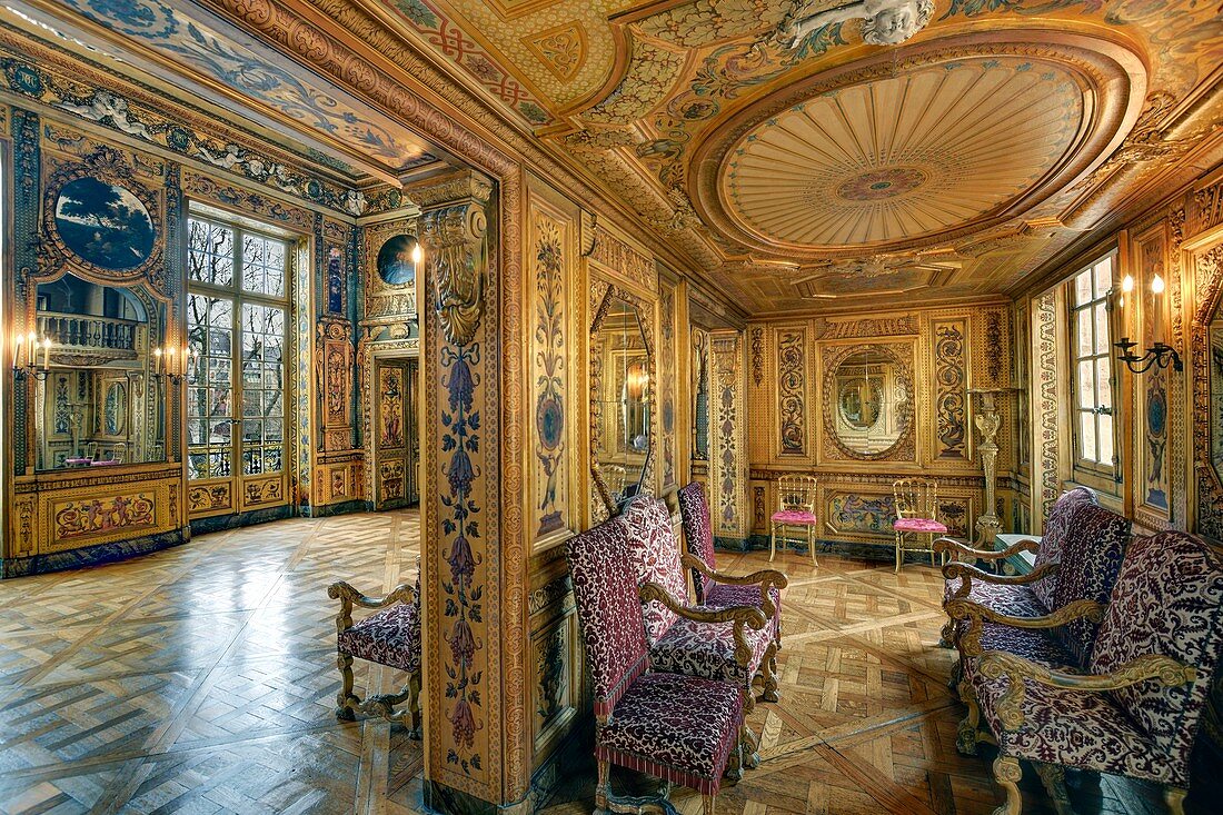 France, Paris, Saint Louis island, hotel de Lauzun, the bedchamber also called the Music room