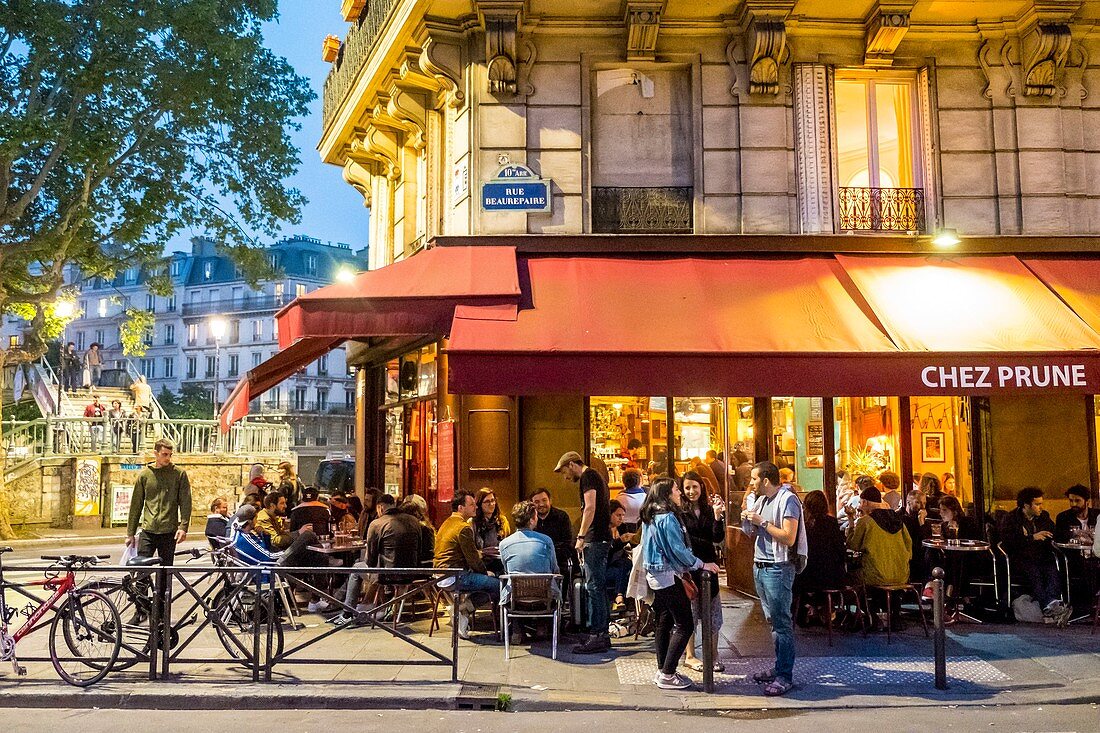 France, Paris, Canal Saint Martin, the Chez Prune Cafe