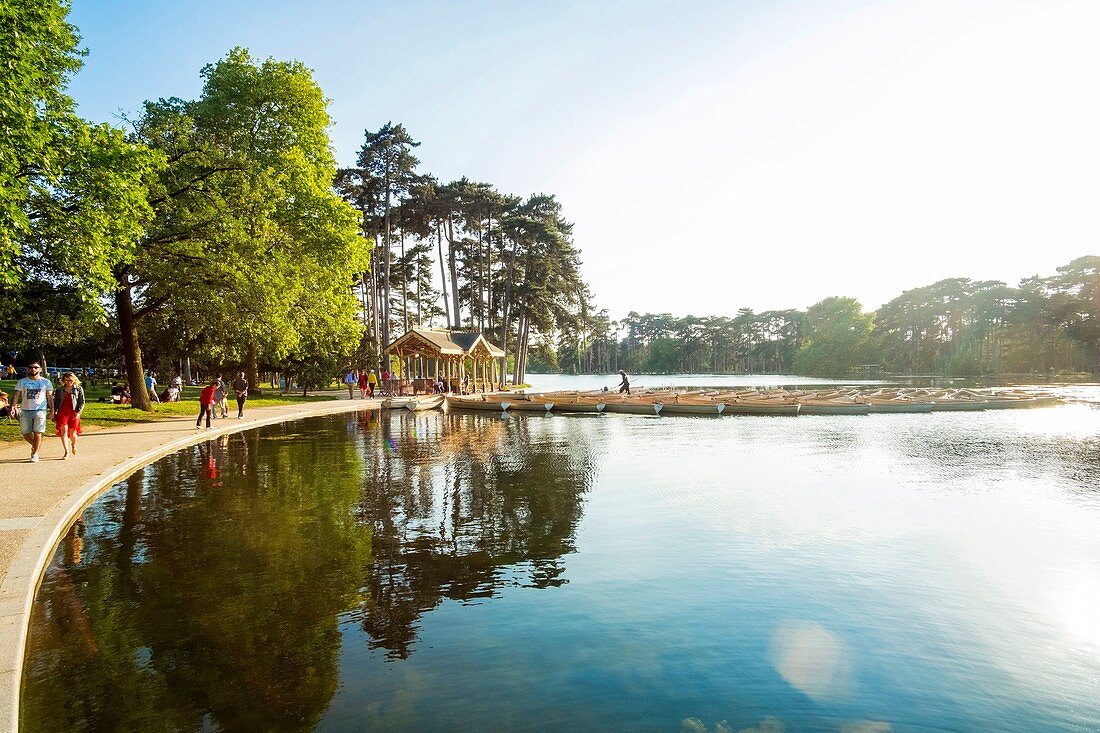 France, Paris, Bois de Boulogne, Lower Lake, boat rental chalet