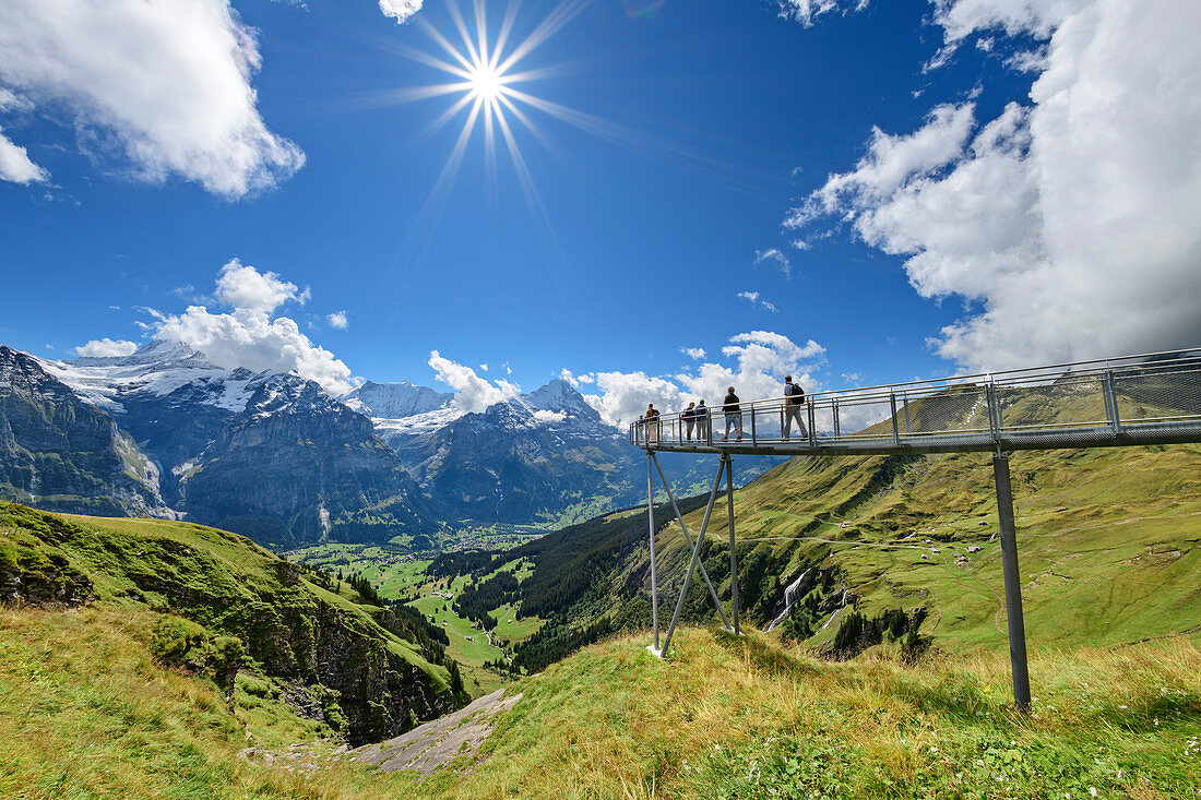 Several people stand on cliff walk with a view of Schreckhorn, Fiescherhorn and Eiger, Tissot Cliff Walk, First, Grindelwald, Bernese Oberland, UNESCO World Heritage Site Swiss Alps Jungfrau-Aletsch, Bernese Alps, Bern, Switzerland