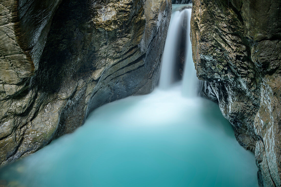 Gletscherbach flows through narrow Rosenlauischlucht, Gletscherschlucht Rosenlaui, Rosenlaui, Bernese Oberland, UNESCO World Natural Heritage Swiss Alps Jungfrau-Aletsch, Bernese Alps, Bern, Switzerland