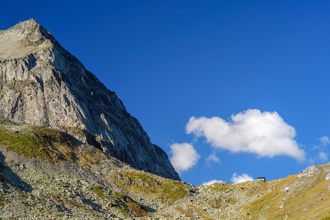 Wiwannihütte with Wiwannihorn, Wiwannihütte, Bernese Alps, Valais, Switzerland